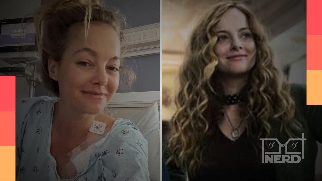 Bijou Phillips em foto de hospital/produção, associada ao anúncio de transplante de rim