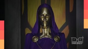 Figurino roxo da Bruxa da Latveria revelado na SDCC relacionado a Vingadores: Doutor Destino