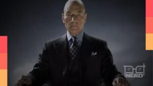 Patrick Stewart caracterizado como Professor Charles Xavier em cena de Vingadores: Doutor Destino