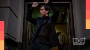 Zendaya fazendo a clássica dança de Tobey Maguire antes de entrar no Tonight Show com Jimmy Fallon