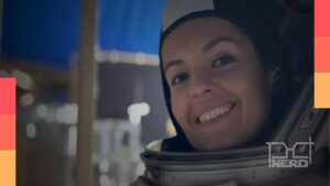 Daniela Tassy nos bastidores de Terra à Deriva 2: Destino, caracterizada como astronauta Emilia Soares