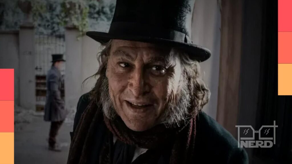 Rupert Grint, Johnny Depp e outros atores em cenas de Ebenezer e os Fantasmas do Natal