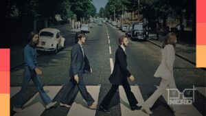 Atores do filme dos Beatles recriam a capa do álbum Abbey Road atravessando a faixa de pedestres em Londres