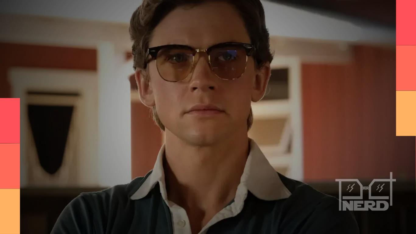 Imagem de divulgação de Estilhaços no Disney+ mostrando Steven Reinhardt e o clima de paranoia inspirado em Bret Easton Ellis
