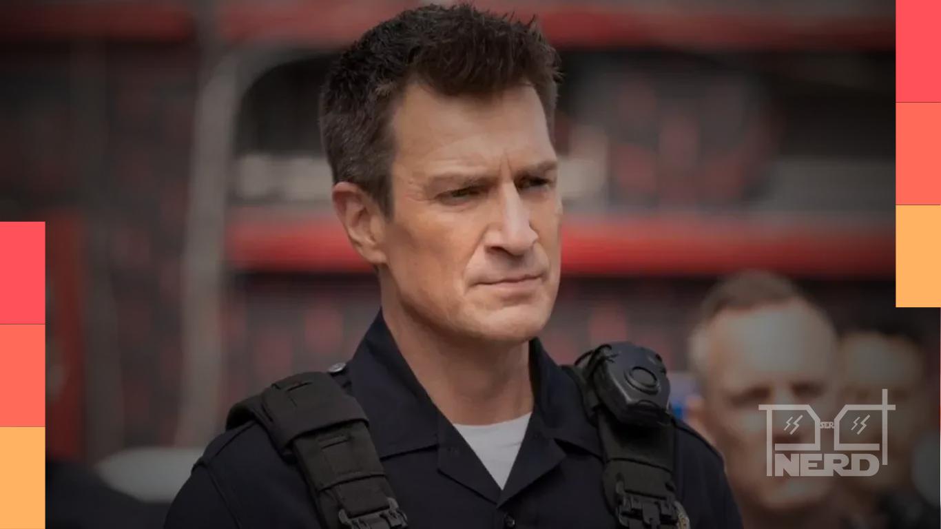 Nathan Fillion interpretando o Capitão Kirk em leitura de roteiro no evento do 60º aniversário de Star Trek