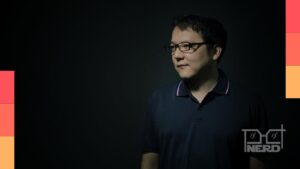 Personagem de The Duskbloods em clima soulslike no estilo PvPvE, com referência ao discurso de Miyazaki sobre jogos online