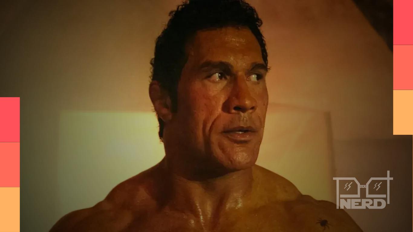 The Rock explica o processo de maquiagem de até 5 horas para interpretar um personagem de 70 anos em Lizard Music