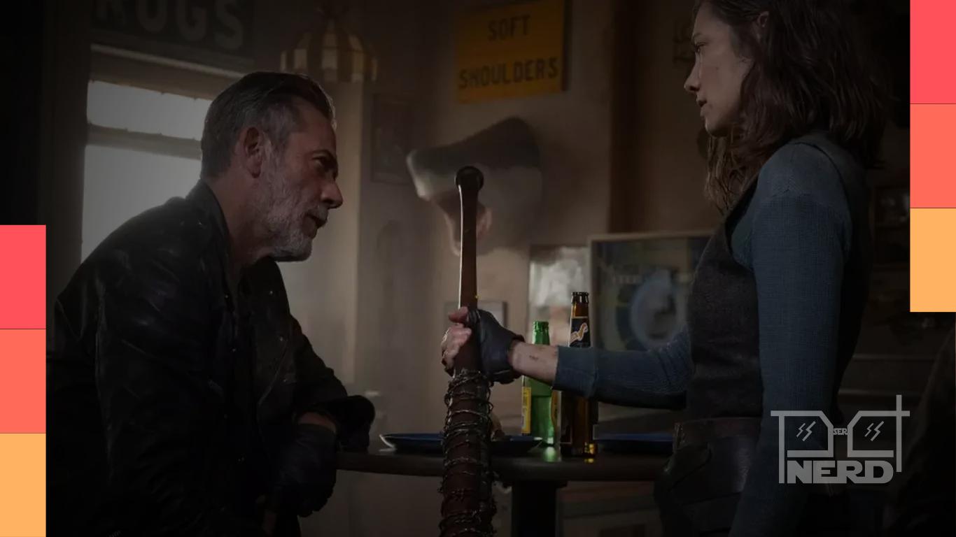 Mulher e homem em clima de apocalipse zumbi, com referência aos vilões da série The Walking Dead e seus spin-offs