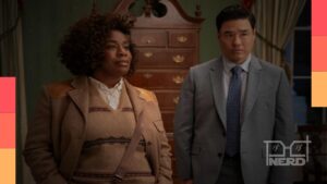 Uzo Aduba e Randall Park em Assassinato na Casa Branca, série da Netflix