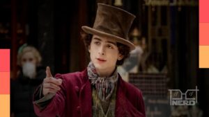 Imagem de Wonka 2 com Tony e elementos do universo de Willy Wonka, mostrando a Warner negando atraso