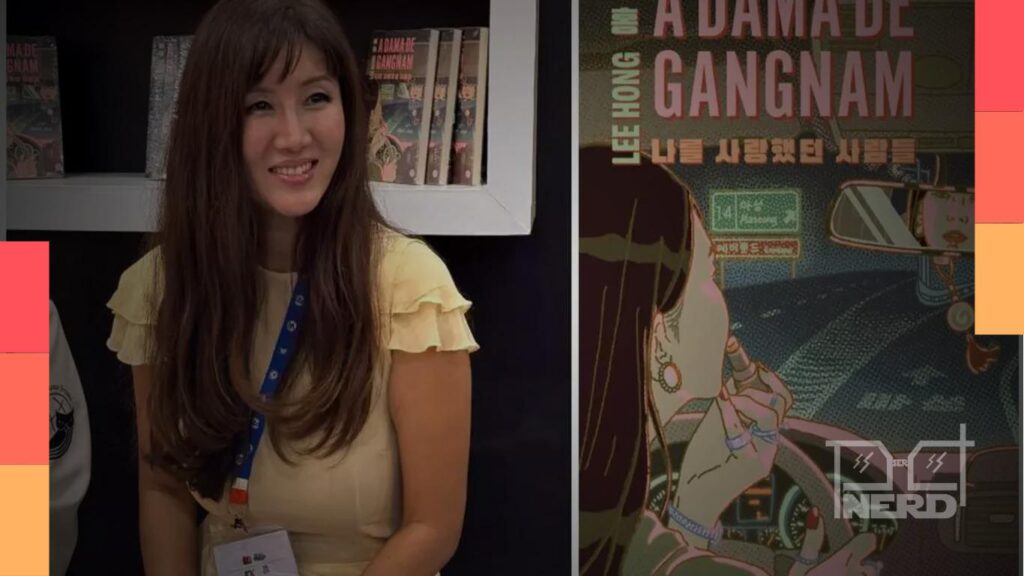 Lee Hong na Bienal do Livro de São Paulo ao lado da edição brasileira de A Dama de Gangnam