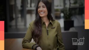 Asha Sharma, CEO do Xbox, em meio a críticas de Shannon Loftis após uma rodada de demissões na divisão de jogos.