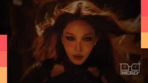 Chung Ha no MV do single “México”, cantando com trechos em espanhol ao fundo