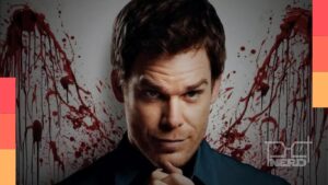 Michael C. Hall como Dexter em pôster comemorativo de aniversário de 20 anos da série
