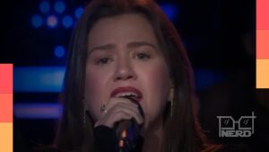 Kelly Clarkson cantando “Golden”, cover ao vivo inspirado em Guerreiras do K-pop