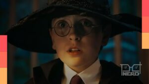 Ilustração com o castelo de Hogwarts e elementos de Harry Potter para explicar o legado da franquia 25 anos depois do primeiro filme