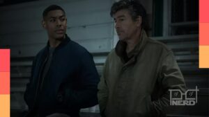 John Stewart e Hal Jordan em Lanternas, com destaque para a data e horário do 5º episódio
