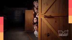 Foto do showrunner Scott Rosenberg ao lado do elenco da série live-action de Scooby-Doo da Netflix após o fim das gravações em Atlanta