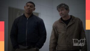 Cena de Lanternas com Aaron Pierre e Kyle Chandler; ao fundo, a série destaca Zoe Macon e as personagens femininas.