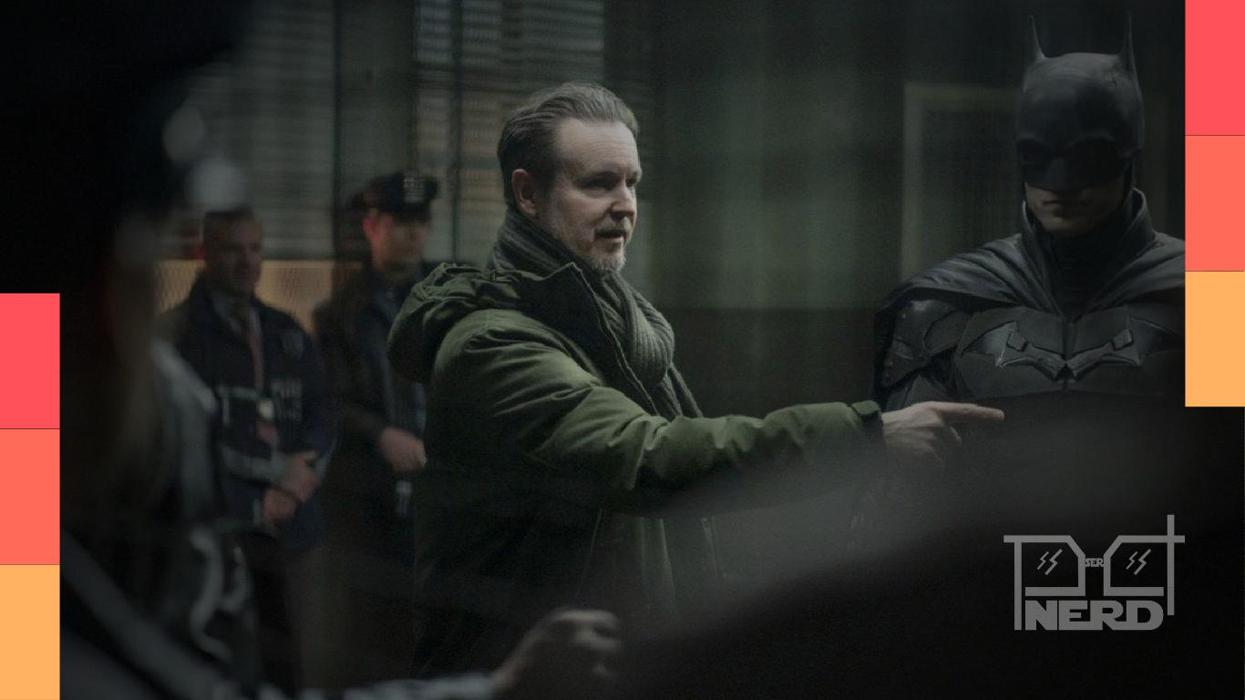 Matt Reeves em bastidores de Batman, renovando acordo com a Warner TV para produzir mais séries
