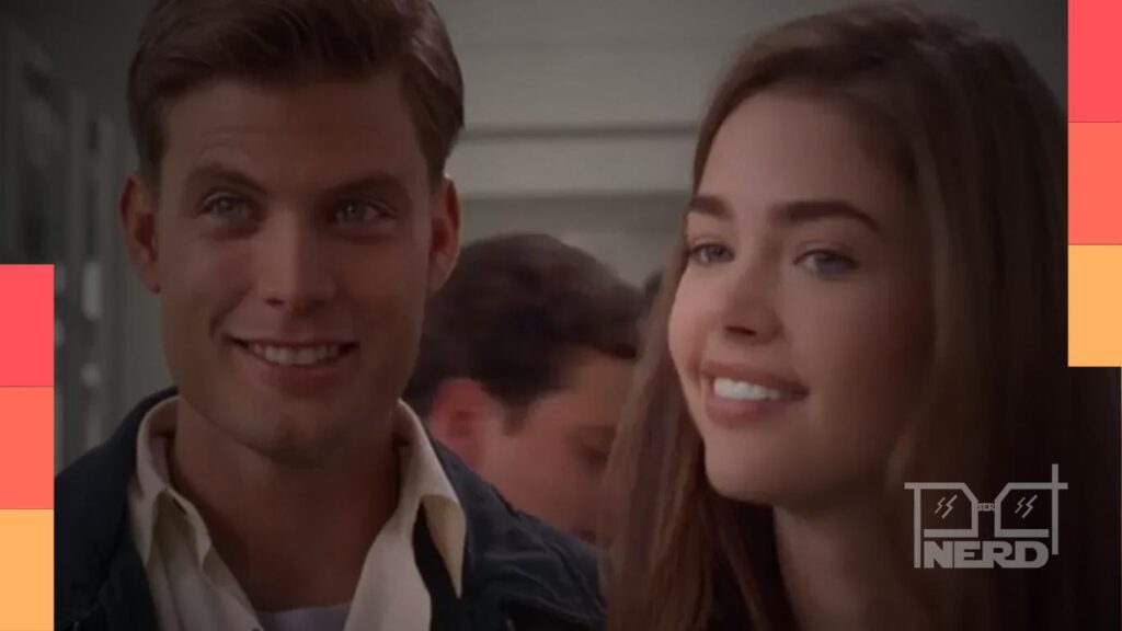 Denise Richards e Casper Van Dien em Tropas Estelares, com notícia de retorno em No Free Lunch