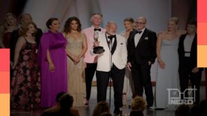 Cena do Emmy 2026 com destaque para as séries The Pitt e Widow’s Bay entre vencedores e homenagens