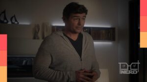 Kyle Chandler em cena de A Noite do Jogo, disponível na HBO Max