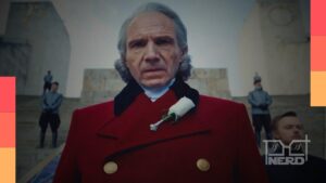 Ralph Fiennes em Jogos Vorazes: Amanhecer na Colheita, destacando a sequência de adaptações com Percy Jackson, Harry Potter e Nárnia