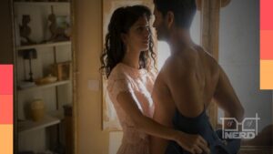 Casal em uma cena romântica da série Sense8, uma das séries eróticas disponíveis na Netflix