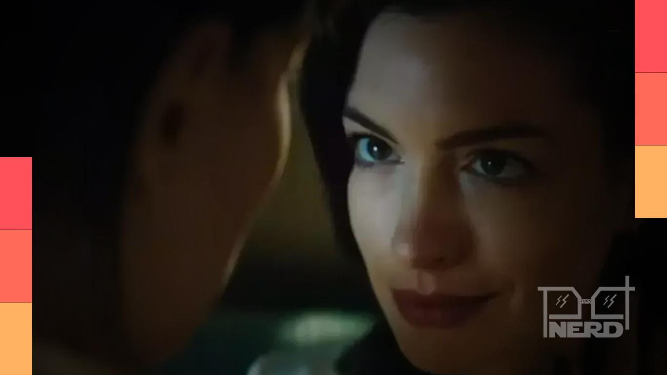 Diretor Michael Showalter fala sobre erotismo e cena de beijo entre Anne Hathaway e Dakota Johnson em Verity