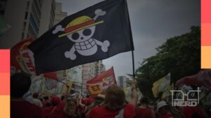 Bandeira dos Piratas do Chapéu de Palha, de One Piece, exibida em uma manifestação
