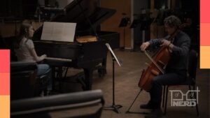 Pedro Pascal interpreta o violoncelista Alex Serian no drama Behemoth!