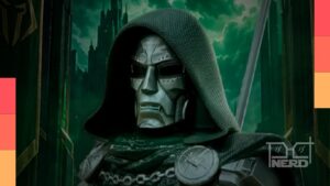 Busto de Victor von Doom com armadura prateada, túnica verde e canudo integrado
