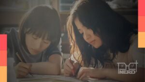 Imagem promocional do live-action de Look Back, adaptação do mangá de Tatsuki Fujimoto dirigida por Hirokazu Koreeda