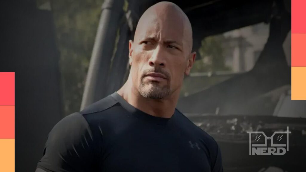 Dwayne Johnson aparece com próteses, chapéu e casaco durante as filmagens de Lizard Music