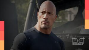 Dwayne Johnson aparece com próteses, chapéu e casaco durante as filmagens de Lizard Music