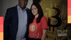 Luana Piovani caracterizada como Regina no filme O Faraó dos Bitcoins