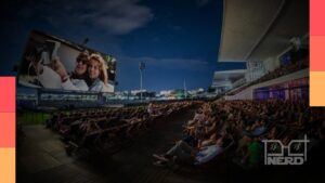 Tela gigante do Open Air Brasil em uma sessão de cinema ao ar livre no Jockey Club de São Paulo