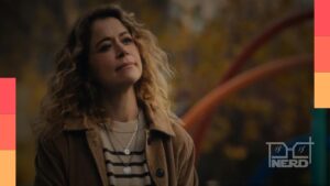 Tatiana Maslany em imagem promocional de Prazer Máximo Garantido, série renovada para a segunda temporada pela Apple TV