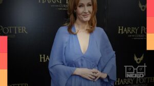Ativistas dos direitos trans protestam durante evento de Harry Potter e a Criança Amaldiçoada em Londres