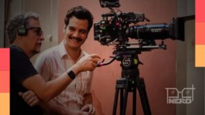 Imagem de divulgação dos bastidores de O Agente Secreto, filme de Kleber Mendonça Filho