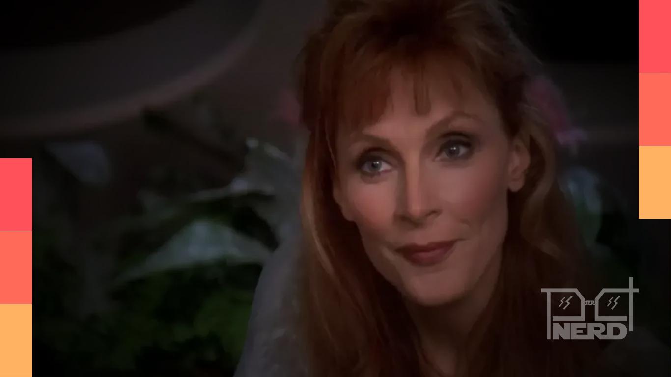 Gates McFadden como Dra. Beverly Crusher em Star Trek: A Nova Geração