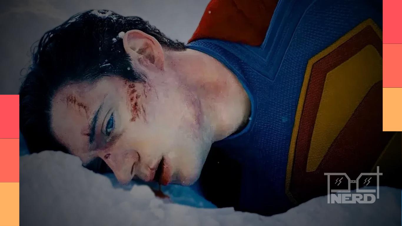 David Corenswet como Superman, em imagem promocional do filme