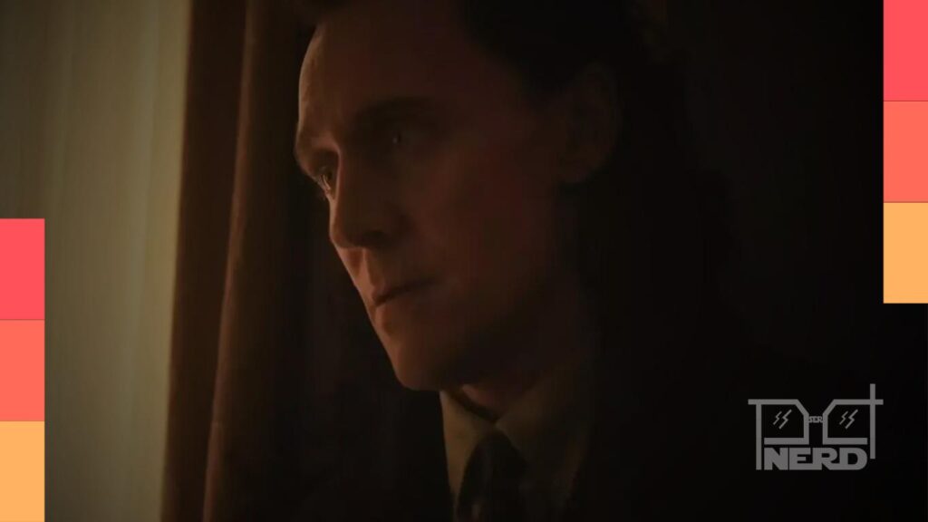 Tom Hiddleston como Loki, personagem ligado à AVT e às viagens no tempo do MCU