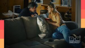 Imagem promocional de Tudo Pode Ser Visto, filme da A24 sobre Elizabeth Holmes dirigido por Nathan Fielder e Lance Oppenheim