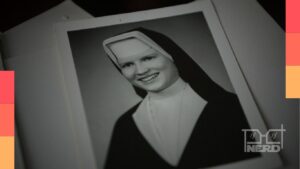 Cena da minissérie documental The Keepers, da Netflix