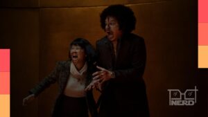 Montagem sombria que representa filmes e séries de terror aclamados pela crítica disponíveis na Netflix.