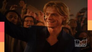Tom Rhys Harries em cena do filme Cara-de-Barro, produção de terror corporal da DC.