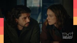 Keira Knightley e Ben Whishaw em cena da segunda temporada de Black Doves, um dos destaques da Netflix em novembro de 2026