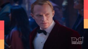 Paul Bettany aparece como Visão em uma cena da série VisionQuest, da Marvel.